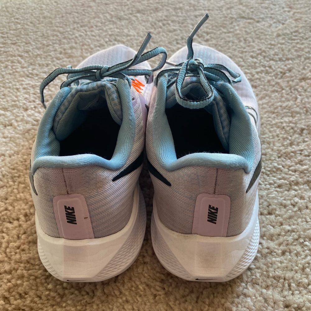 Nike Women's White Multi-Color Running Sneakers - Picture 4 of 10
